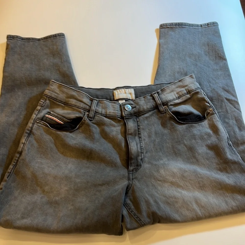 Sun + Stone washed grey men’s size 33 waist jeans. Very good condition